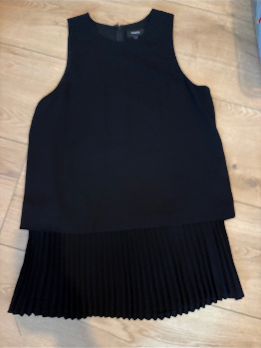 Theory Black Tunic size small